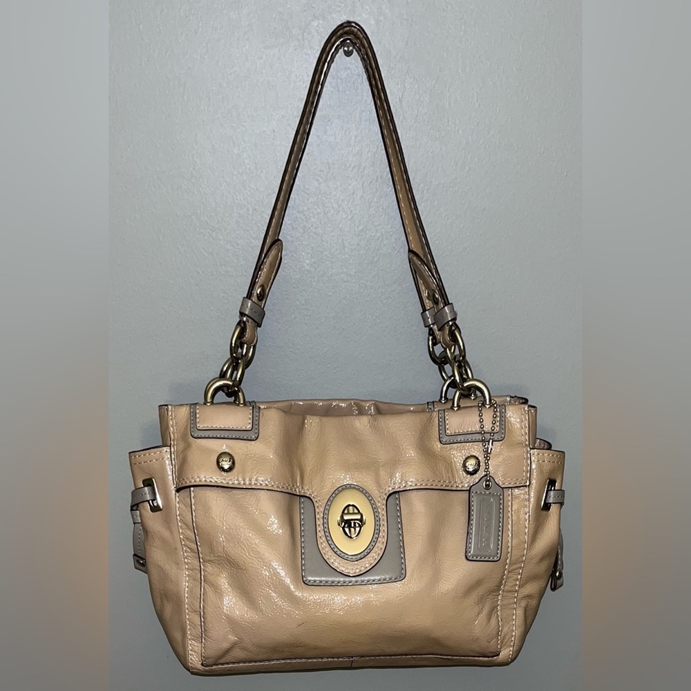 Coach Chelsea Peyton Carry-All Beige/Gray Patent Leather Shoulder Satchel - Picture 2 of 16